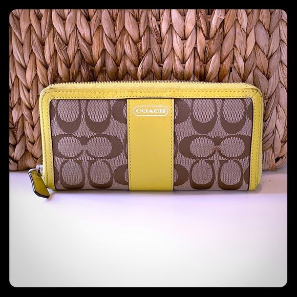Coach zip around wallet - Picture 1 of 4